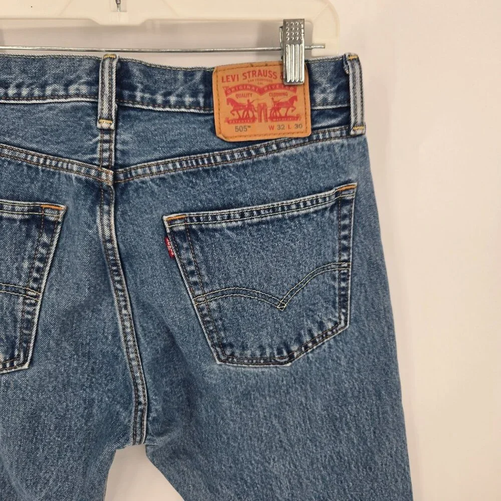 Levis 505 mens size 32x30 on tag hemmed to 27 medium wash blue denim jeans